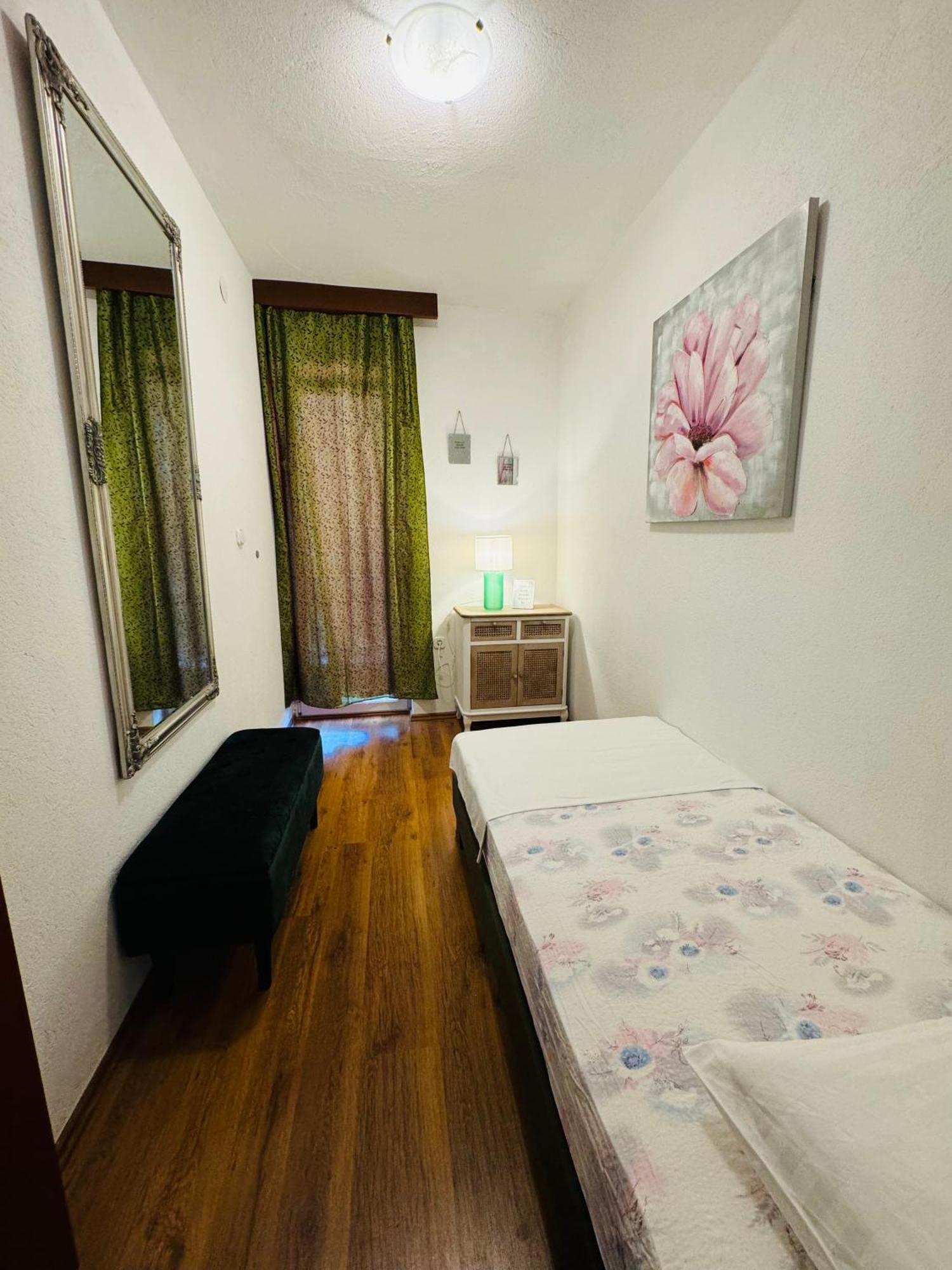 Residence Biocic Donji Okrug  Phòng bức ảnh